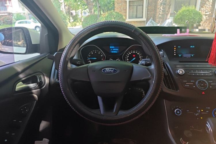 Used Ford Focus 2015 Hatchback 1.6L Automatic Comfort Model Steering Wheel