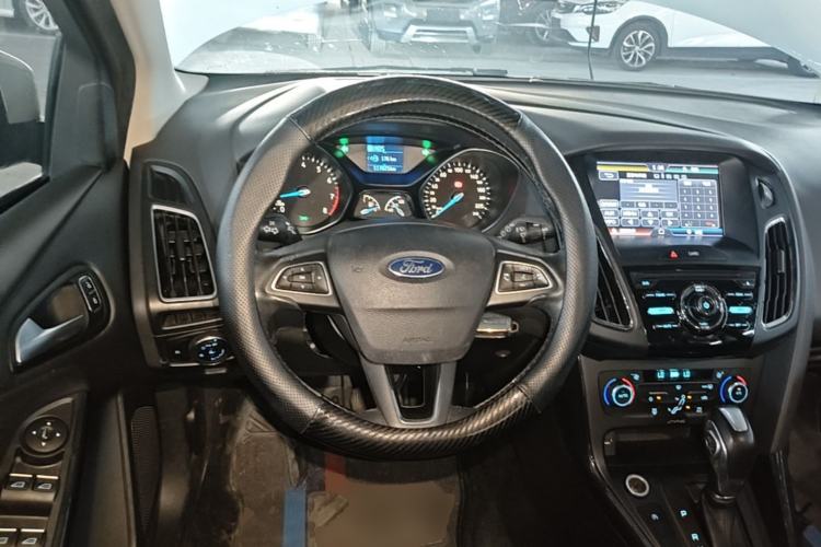 Used Ford Focus 2015 Hatchback EcoBoost 125 Automatic Supreme Style Edition Steering Wheel