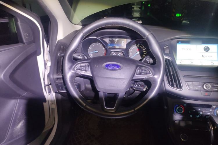 Used Ford Focus 2015 Hatchback EcoBoost 180 Automatic Elite Model Steering Wheel