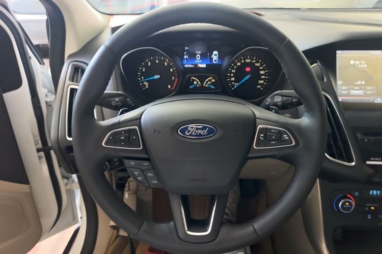 Used Ford Focus 2015 Sedan EcoBoost 180 Automatic Flagship Model Steering Wheel
