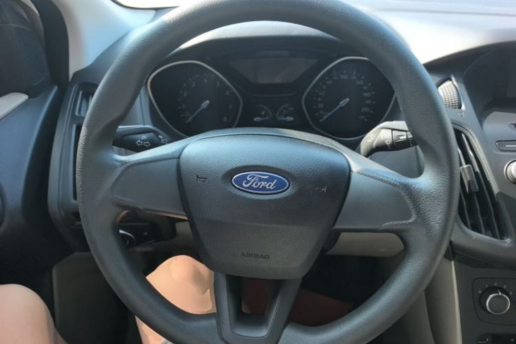Used Ford Focus 2015 Sedan 1.6L Manual Comfort Model Steering Wheel