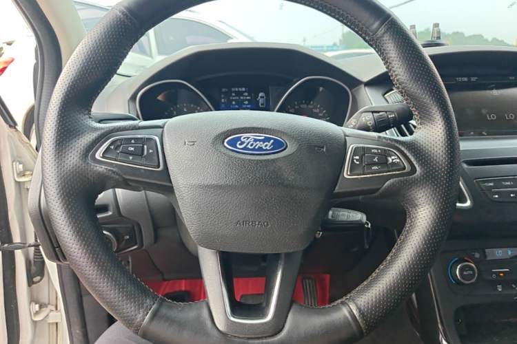 Used Ford Focus 2015 Sedan EcoBoost 180 Automatic Elite Model Steering Wheel