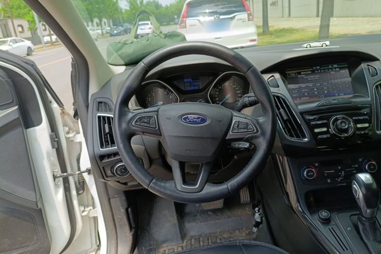 Used Ford Focus 2015 Hatchback 1.6L Automatic Fashion Edition Steering Wheel