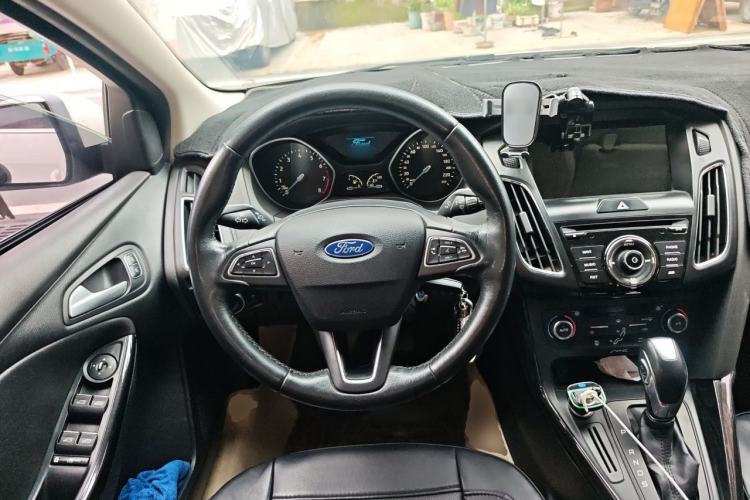 Used Ford Focus 2015 Sedan 1.6L Automatic Trend Model Steering Wheel