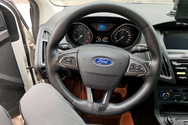 Used Ford Focus 2015 Hatchback 1.6L Automatic Fashion Edition Steering Wheel