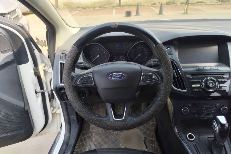 Used Ford Focus 2015 Hatchback 1.6L Automatic Fashion Edition Steering Wheel