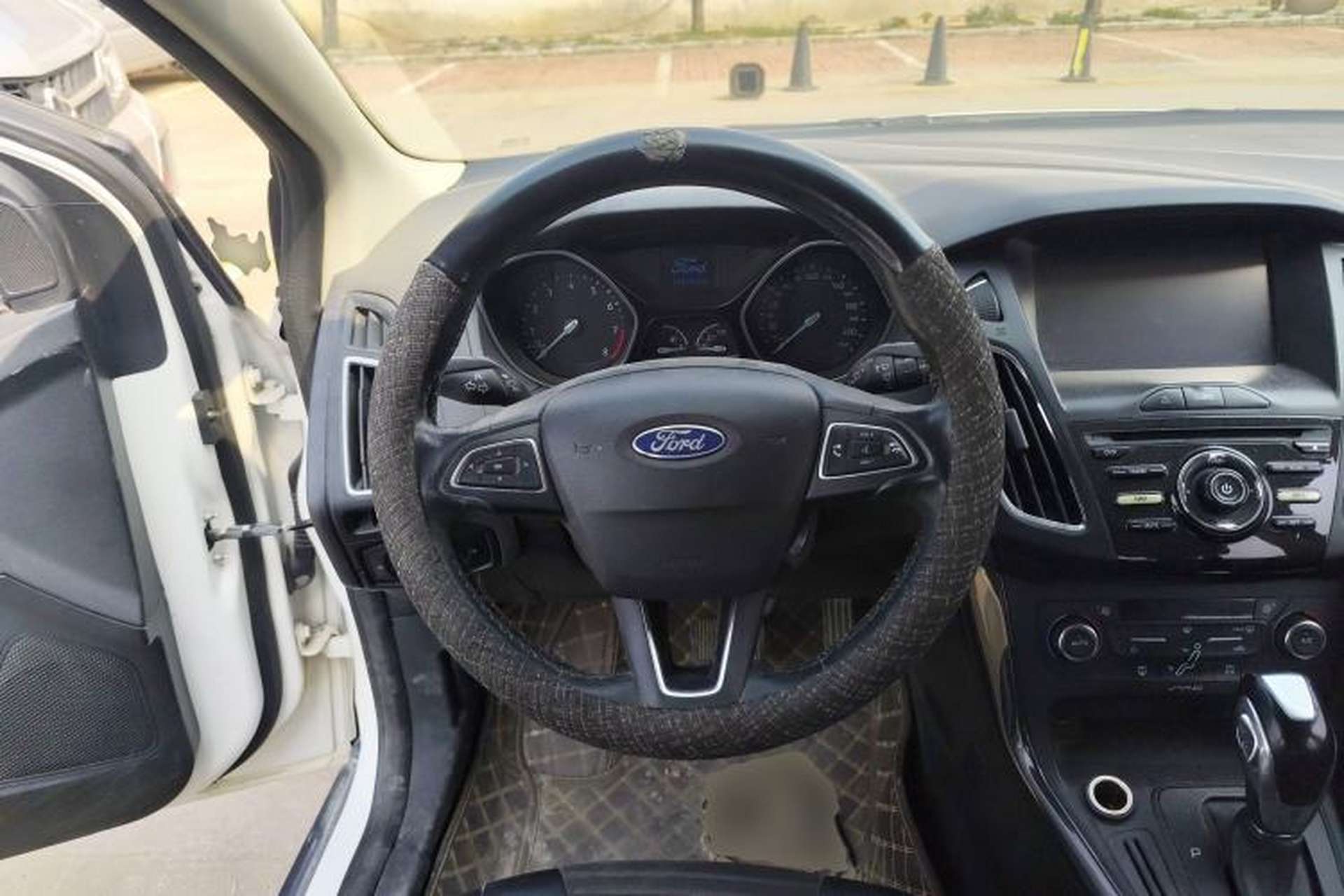 Used Ford Focus 2015 Hatchback 1.6L Automatic Fashion Edition Steering Wheel