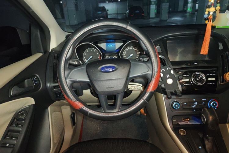 Used Ford Focus 2015 Sedan 1.6L Automatic Comfort Model Steering Wheel