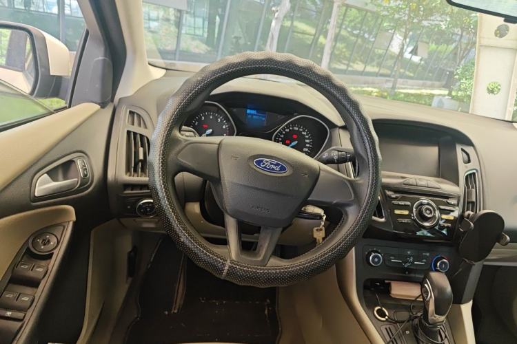 Used Ford Focus 2015 Sedan 1.6L Automatic Comfort Model Steering Wheel