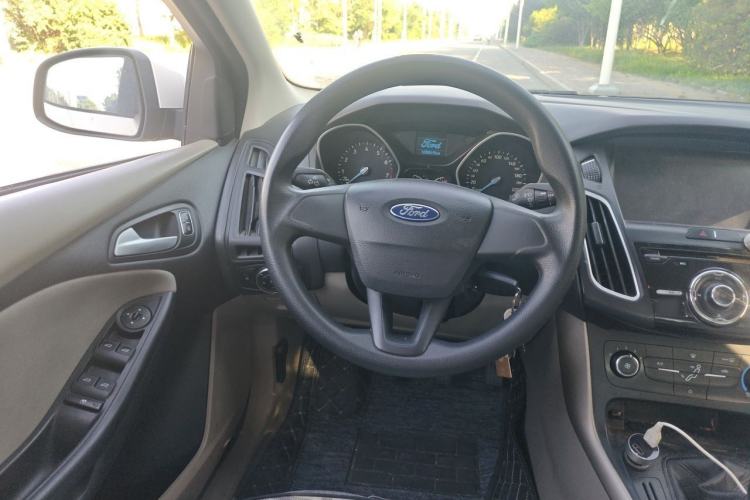 Used Ford Focus 2015 Sedan 1.6L Manual Comfort Model Steering Wheel