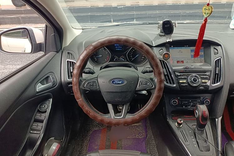 Used Ford Focus 2015 Hatchback 1.6L Automatic Fashion Edition Steering Wheel