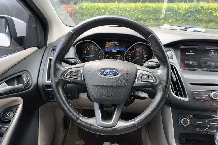 Used Ford Focus 2015 Hatchback EcoBoost 180 Automatic Elite Model Steering Wheel