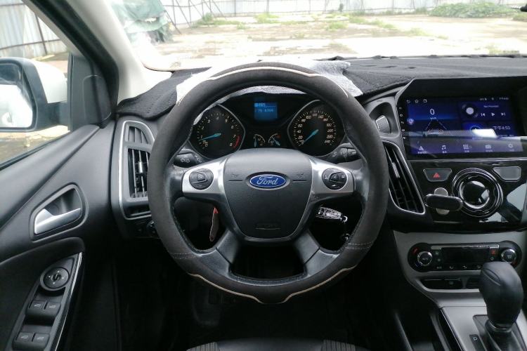 Used Ford Focus 2015 Sedan 1.6L Automatic Trend Model Steering Wheel