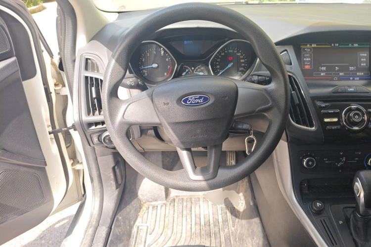 Used Ford Focus 2015 Hatchback 1.6L Automatic Comfort Model Steering Wheel
