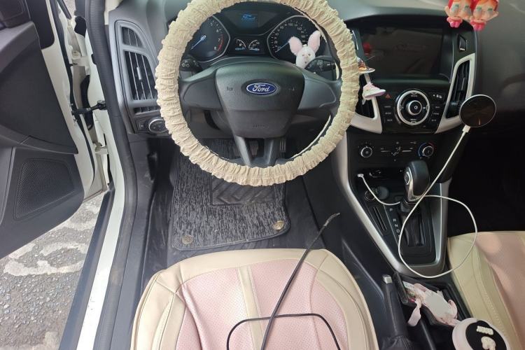 Used Ford Focus 2015 Hatchback 1.6L Automatic Comfort Model Steering Wheel