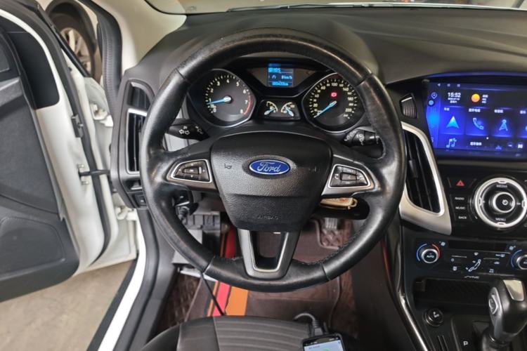 Used Ford Focus 2015 Hatchback 1.6L Automatic Fashion Edition Steering Wheel