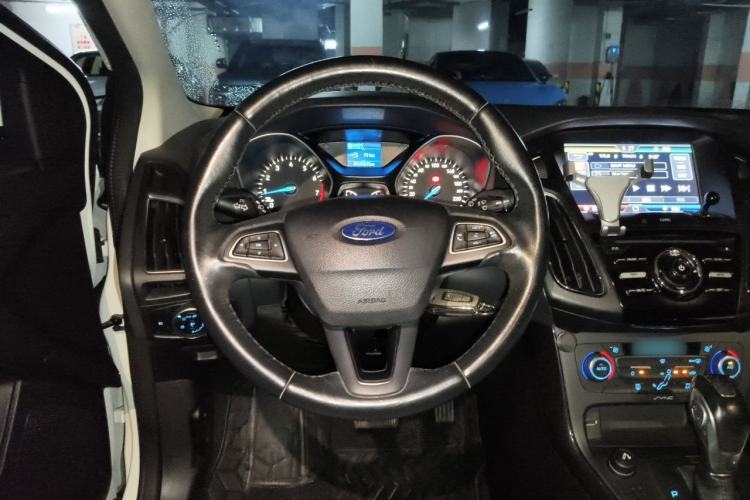 Used Ford Focus 2015 Hatchback 1.6L Automatic Fashion Edition Steering Wheel