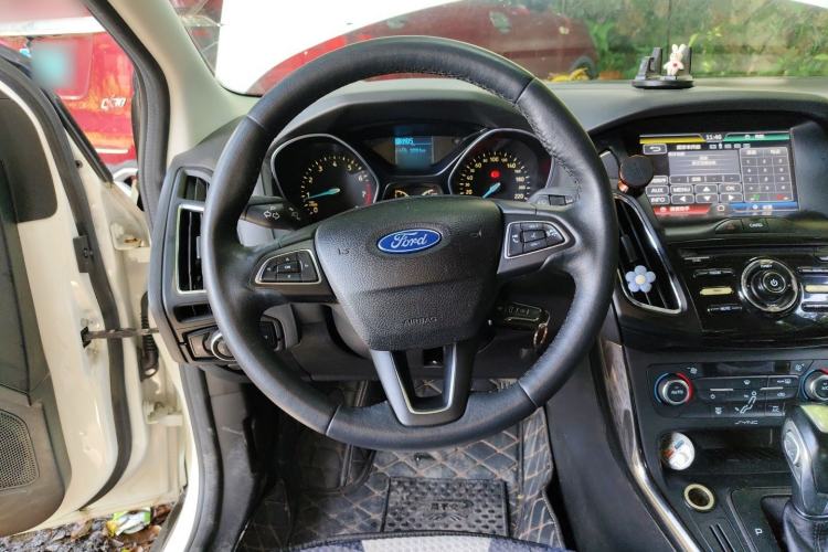Used Ford Focus 2015 Sedan 1.6L Automatic Trend Model Steering Wheel