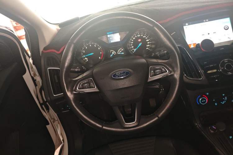 Used Ford Focus 2015 Sedan 1.6L Automatic Trend Model Steering Wheel