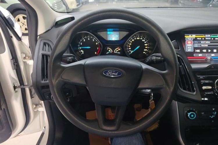Used Ford Focus 2015 Hatchback 1.6L Automatic Comfort Model Steering Wheel