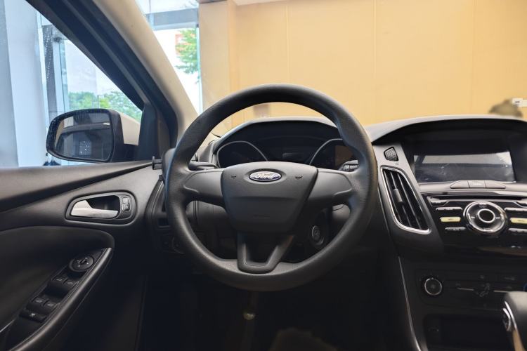 Used Ford Focus 2015 Hatchback 1.6L Automatic Comfort Model Steering Wheel