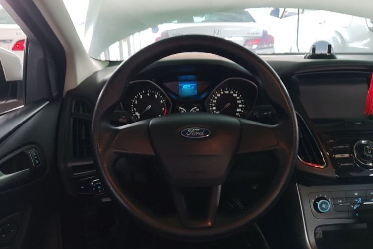 Used Ford Focus 2015 Hatchback 1.6L Automatic Comfort Model Steering Wheel