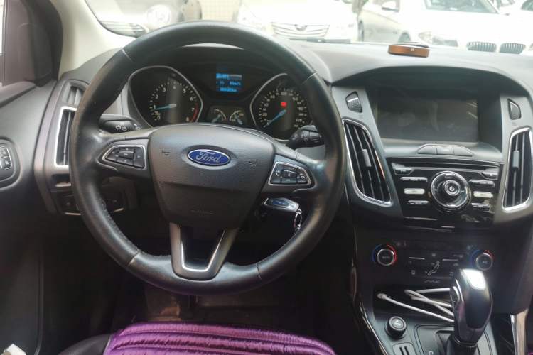 Used Ford Focus 2015 Sedan 1.6L Automatic Trend Model Steering Wheel