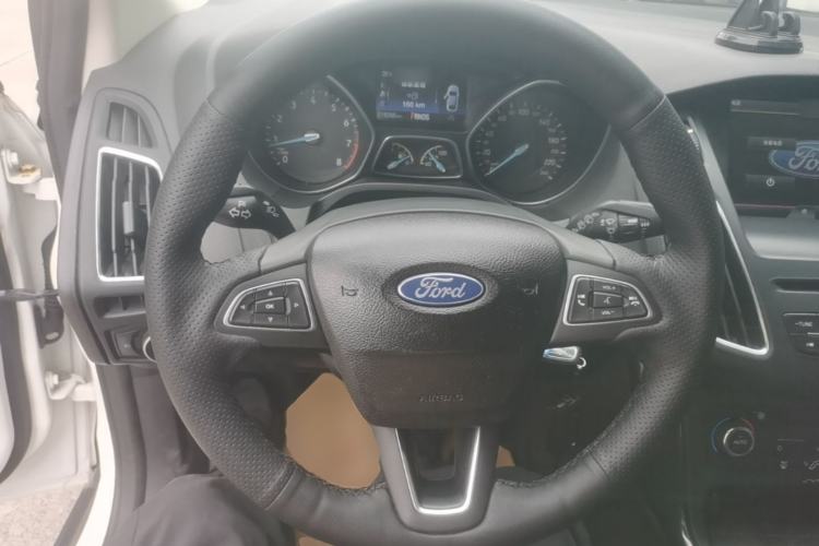 Used Ford Focus 2015 Hatchback EcoBoost 180 Automatic Elite Model Steering Wheel