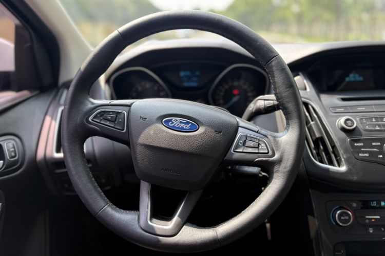 Used Ford Focus 2015 Sedan EcoBoost 125 Automatic Supreme Style Edition Steering Wheel
