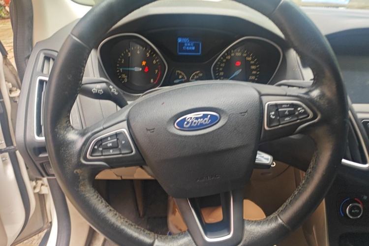 Used Ford Focus 2015 Hatchback 1.6L Automatic Fashion Edition Steering Wheel