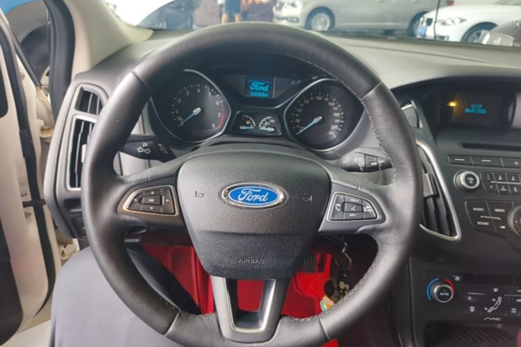 Used Ford Focus 2015 Sedan 1.6L Automatic Trend Model Steering Wheel