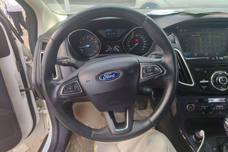 Used Ford Focus 2015 Hatchback 1.6L Automatic Fashion Edition Steering Wheel