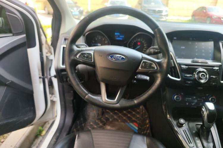 Used Ford Focus 2015 Sedan 1.6L Automatic Trend Model Steering Wheel