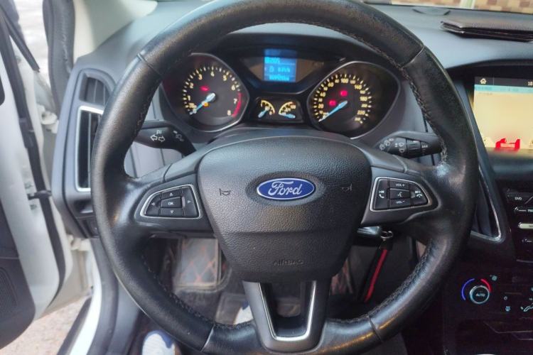 Used Ford Focus 2015 Hatchback 1.6L Automatic Fashion Edition Steering Wheel
