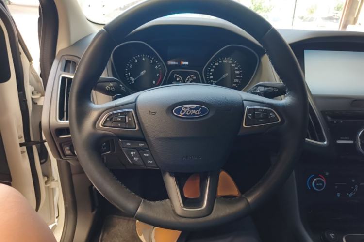 Used Ford Focus 2015 Hatchback EcoBoost 180 Automatic Sport Model Steering Wheel