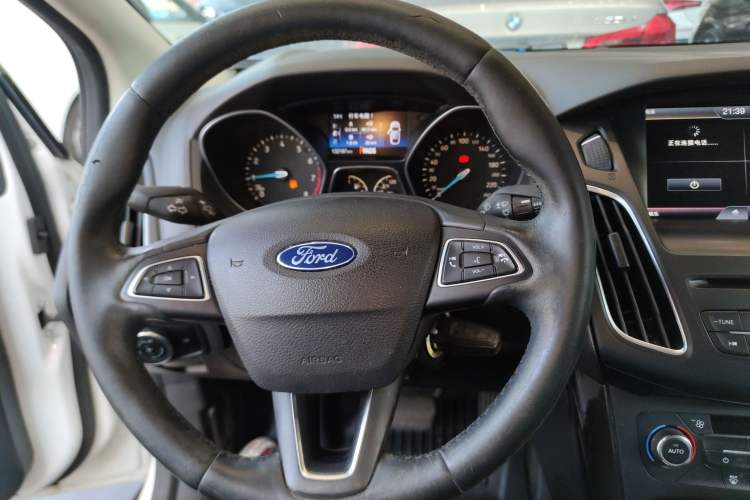 Used Ford Focus 2015 Sedan EcoBoost 180 Automatic Elite Model Steering Wheel