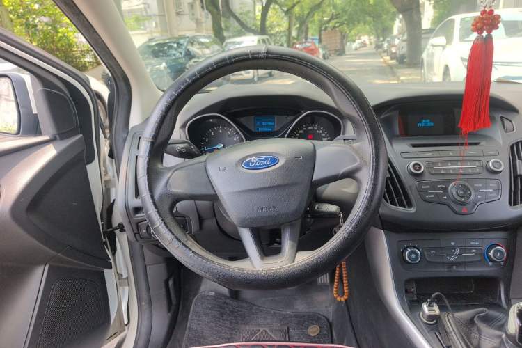 Used Ford Focus 2015 Hatchback 1.6L Manual Comfort Edition Steering Wheel