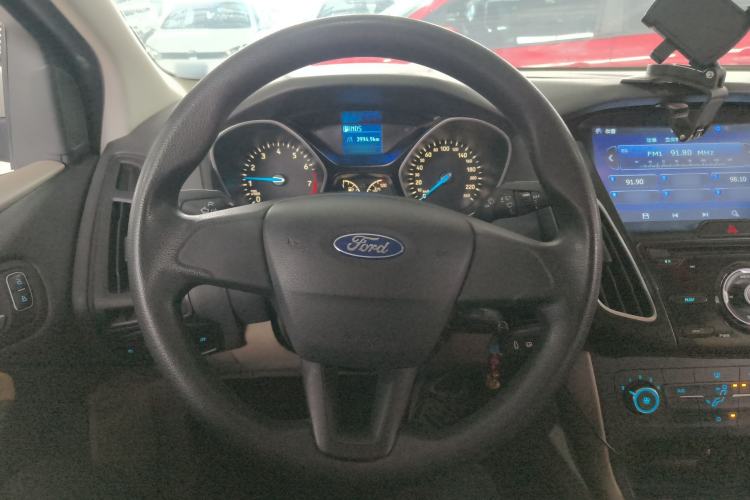 Used Ford Focus 2015 Sedan 1.6L Automatic Comfort Model Steering Wheel