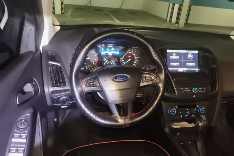 Used Ford Focus 2015 Hatchback EcoBoost 180 Automatic Elite Model Steering Wheel