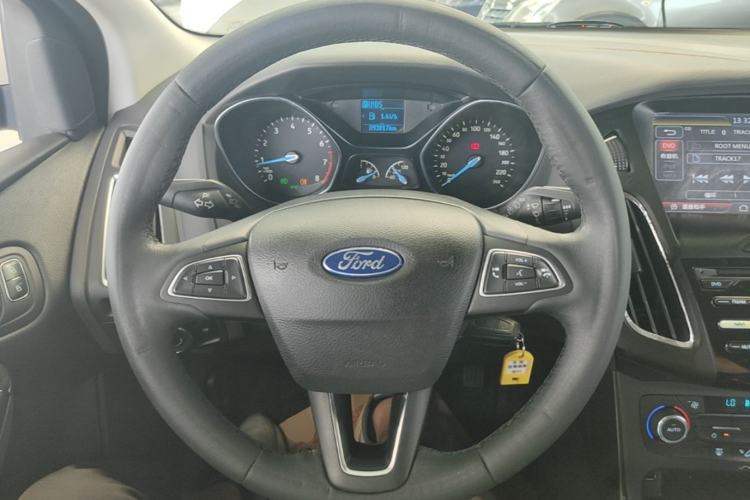 Used Ford Focus 2015 Hatchback 1.6L Automatic Fashion Edition Steering Wheel