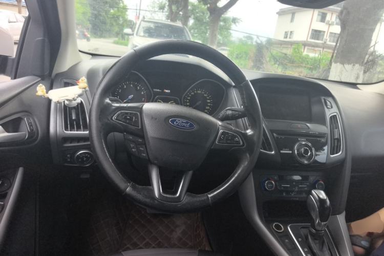 Used Ford Focus 2015 Hatchback EcoBoost 180 Automatic Sport Model Steering Wheel