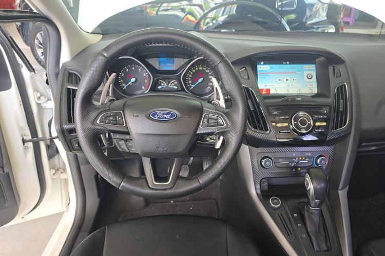 Used Ford Focus 2015 Hatchback 1.6L Automatic Comfort Model Steering Wheel