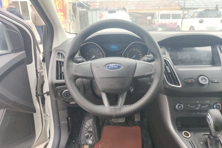 Used Ford Focus 2015 Hatchback 1.6L Automatic Comfort Model Steering Wheel
