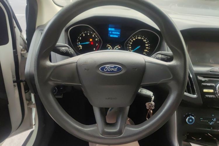 Used Ford Focus 2015 Hatchback 1.6L Automatic Comfort Model Steering Wheel