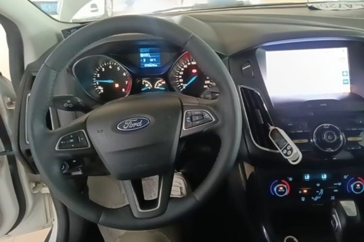 Used Ford Focus 2015 Sedan 1.6L Automatic Trend Model Steering Wheel