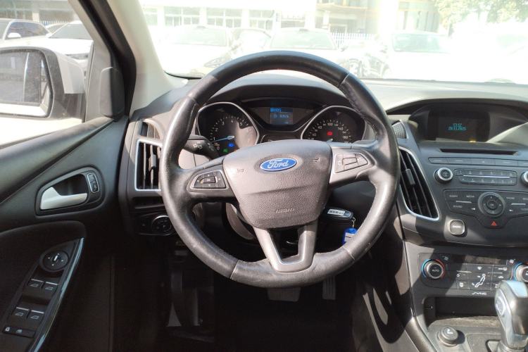 Used Ford Focus 2015 Sedan 1.6L Automatic Trend Model Steering Wheel