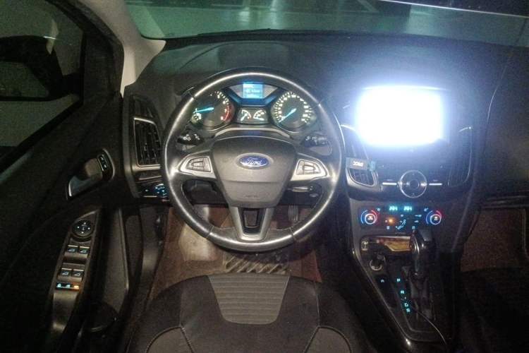 Used Ford Focus 2015 Sedan EcoBoost 125 Automatic Supreme Style Edition Steering Wheel