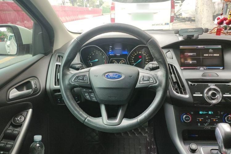 Used Ford Focus 2015 Hatchback EcoBoost 180 Automatic Sport Model Steering Wheel
