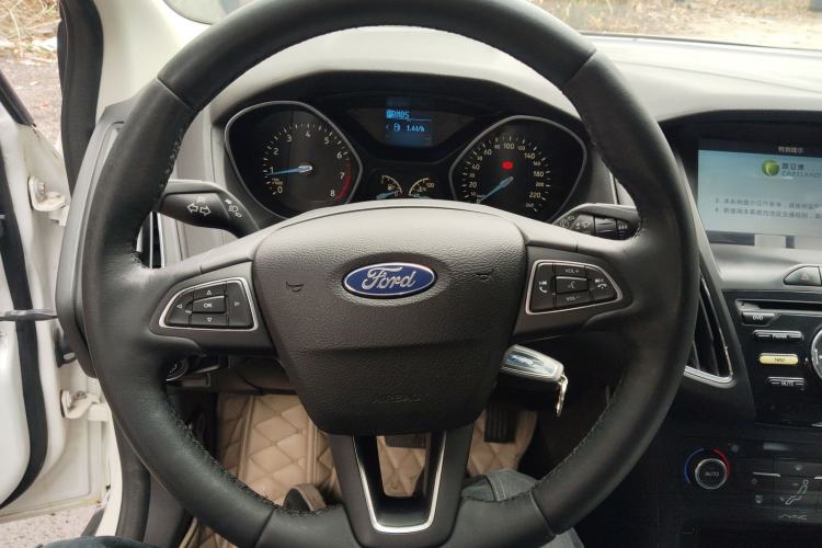 Used Ford Focus 2015 Hatchback 1.6L Automatic Fashion Edition Steering Wheel