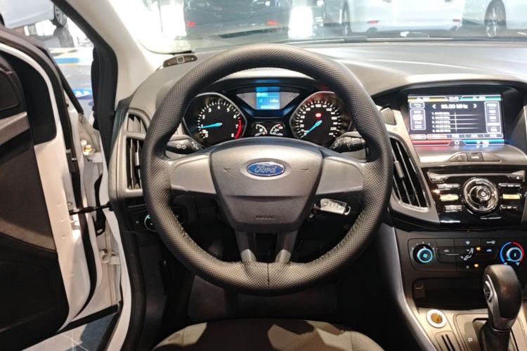 Used Ford Focus 2015 Hatchback 1.6L Automatic Comfort Model Steering Wheel
